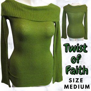 Twist of Faith Women's Green Sweater Size Medium